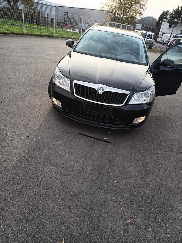 Schwarz Gebraucht 2010 Skoda Octavia Kombi | 5.500 € (Guter Preis) - Bild 1/4