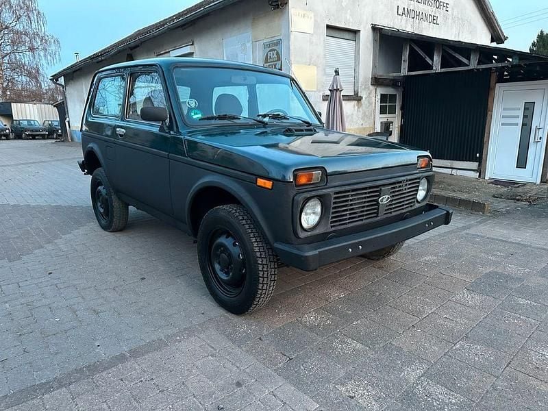 Second-hand Lada niva 82 CP (60 kW) 2009 Verde SUV