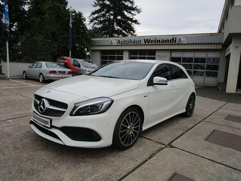 Weiß Gebraucht 2018 Mercedes A200 AMG Limousine | 19.790 € (Fairer Preis) - Bild 1/4
