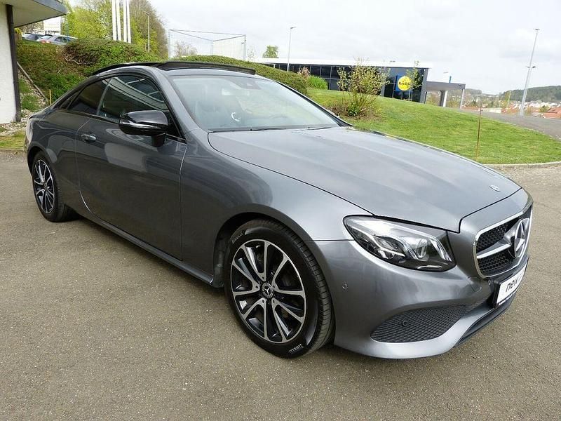 Gebraucht Mercedes E220 194 PS (142 kW) 2019 Selenitgrau  metalliclack Coupé