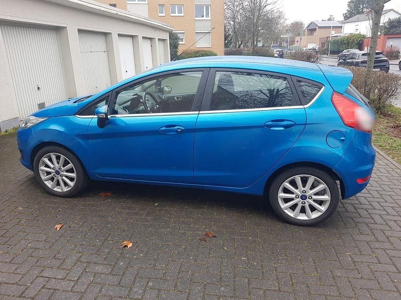 Gebraucht Ford Fiesta 80 PS (58 kW) 2016 Blau Kleinwagen