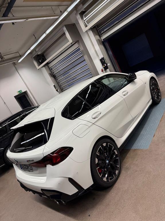 Gebraucht BMW M135 Performance 300 PS (220 kW) 2025 Weiß Kleinwagen
