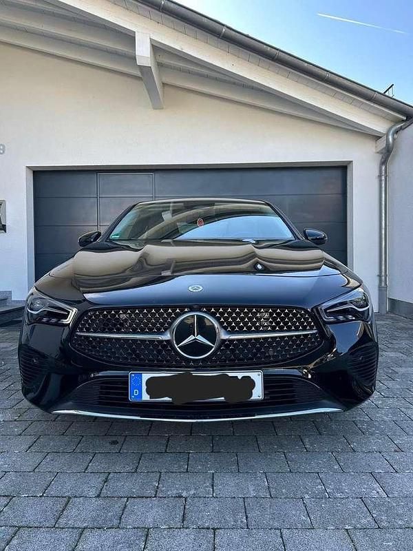 Gebraucht Mercedes CLA180 136 PS (100 kW) 2023 Schwarz Limousine