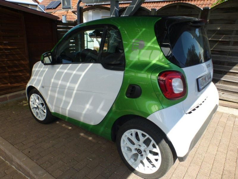 Weiß Gebraucht 2017 Smart ForTwo Electric Drive Coupé | 7.500 € (Fairer Preis) - Bild 1/1