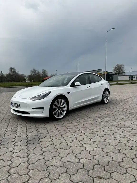 Second-hand Tesla Model 3 366 kW (498 CP) 2021 Alb Berlinǎ