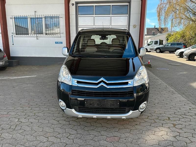 Second-hand Citroën Berlingo 92 CP (67 kW) 2012 Negru Monovolum