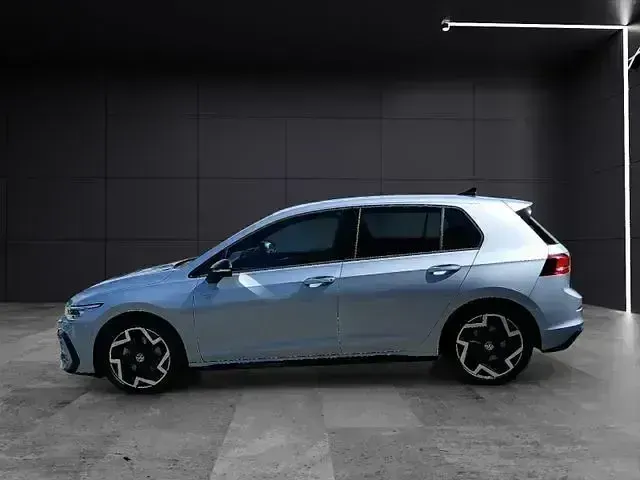 Gebraucht VW Golf VIII R-line 150 PS (110 kW) 2025 Oyster silver metallic Limousine