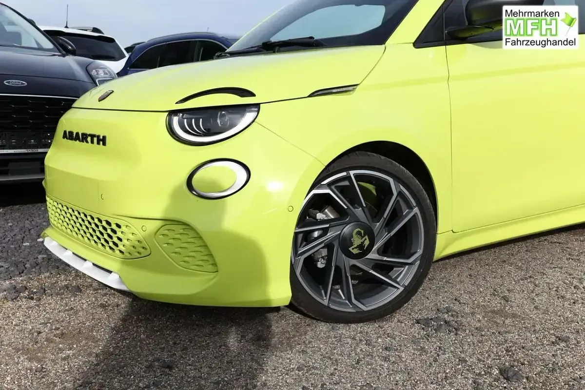 Neu Abarth 500e Turismo 114 kW (155 PS) 2025 Acid green Kleinwagen