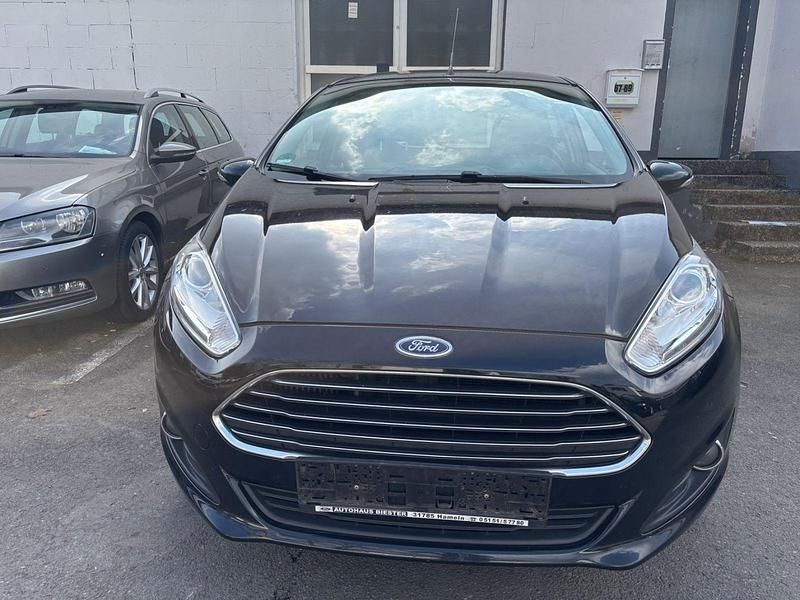 Gebraucht Ford Fiesta Titanium 101 PS (74 kW) 2015 Schwarz Limousine