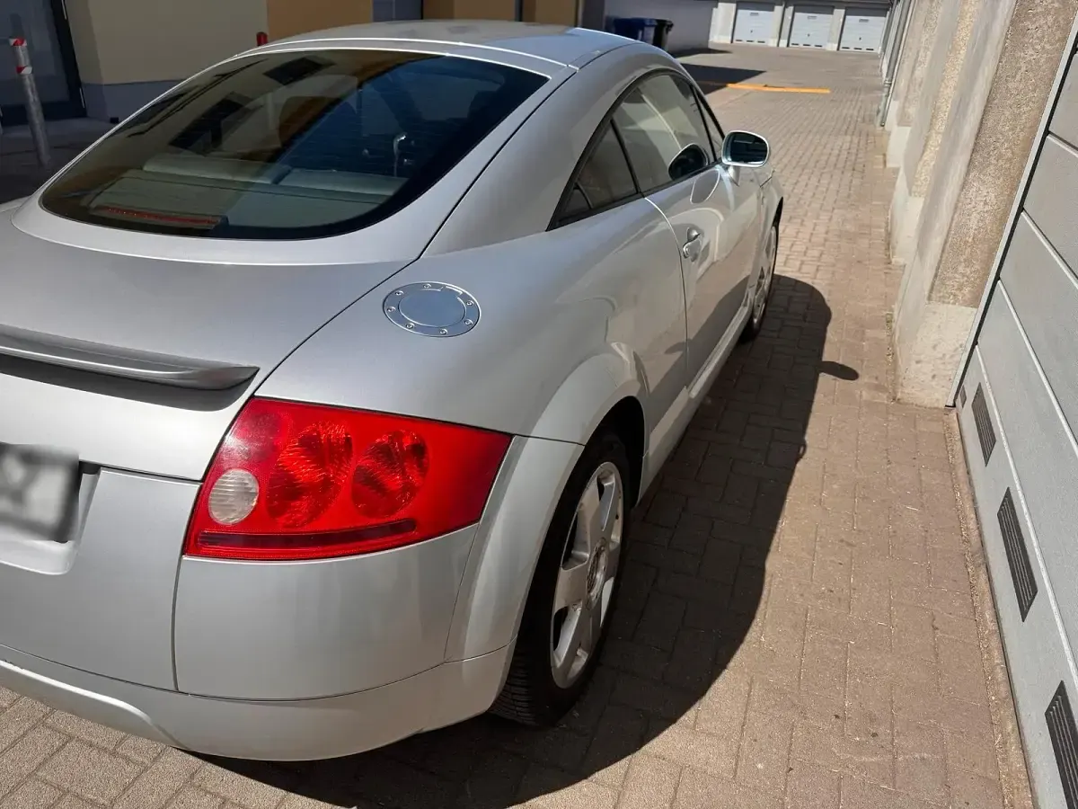 Second-hand Audi TT 180 CP (132 kW) 1998 Argintiu Coupe