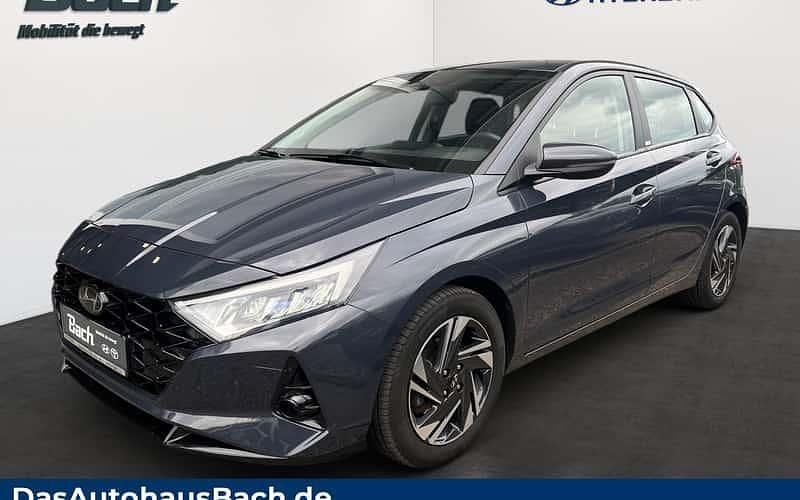 Grau Gebraucht 2021 Hyundai i20 Trend Limousine | 14.880 € (Fairer Preis) - Bild 1/4