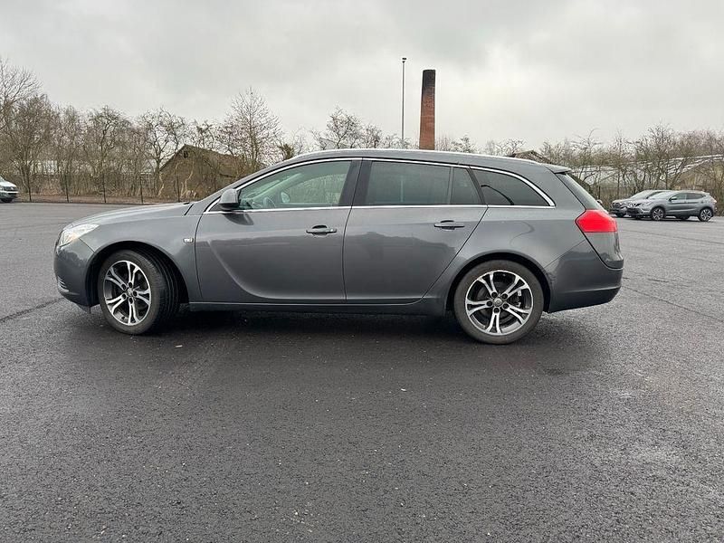 Gebraucht Opel Insignia Edition 131 PS (96 kW) 2012 Grau Limousine