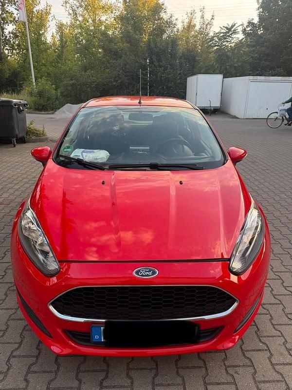 Gebraucht Ford Fiesta 82 PS (60 kW) 2017 Rot Kleinwagen