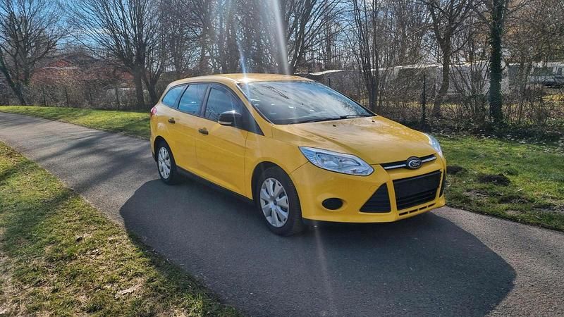 Gebraucht Ford Focus 120 PS (88 kW) 2012 Gelb Kombi