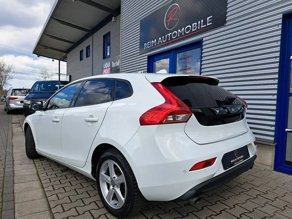 Gebraucht Volvo V40 You! 120 PS (88 kW) 2014 Ice white Limousine