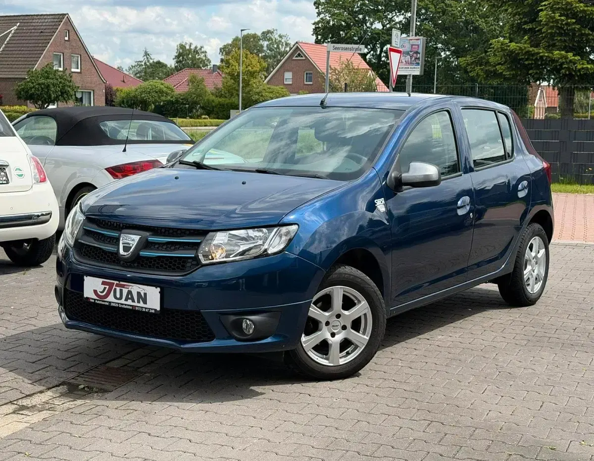 Gebraucht Dacia Sandero Celebration 90 PS (66 kW) 2015 Blau Limousine