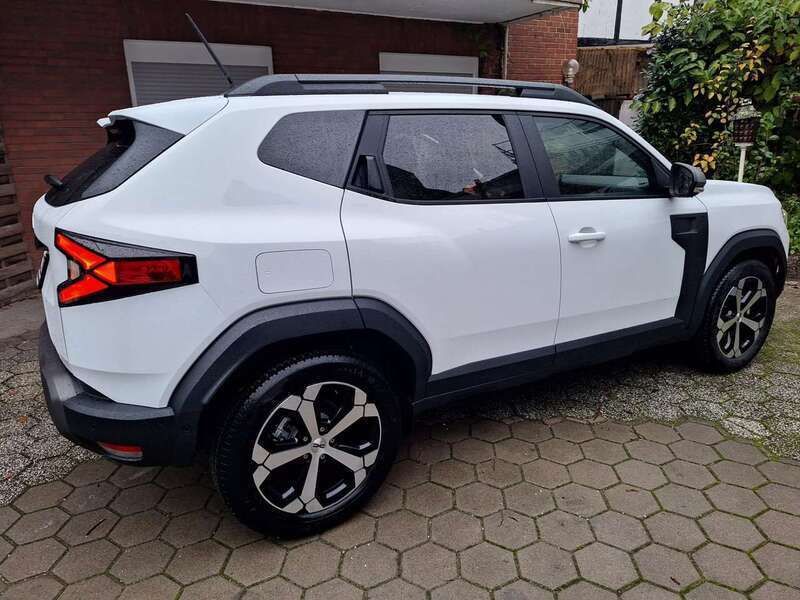 Weiß Gebraucht 2024 Dacia Duster Journey SUV | 23.700 € (Fairer Preis) - Bild 1/4