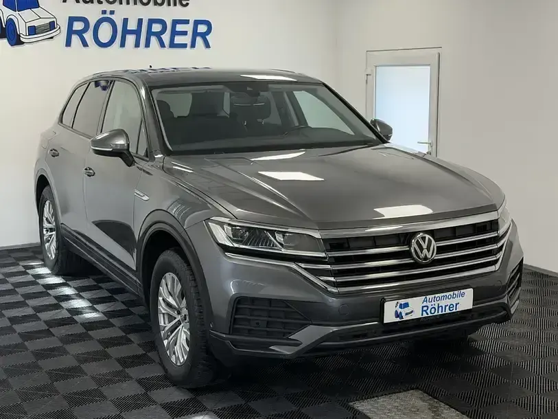 Gebraucht VW Touareg 231 PS (169 kW) 2019 Siliziumgrau metallic SUV
