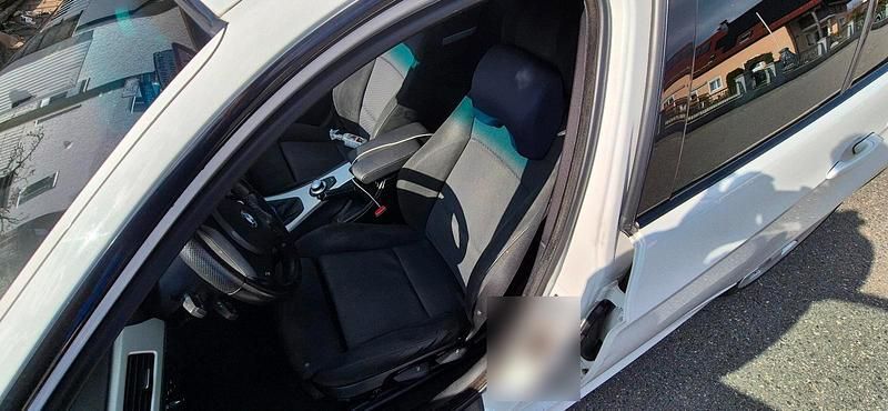 Gebraucht BMW 320 M Sport 177 PS (130 kW) 2007 Weiß Limousine