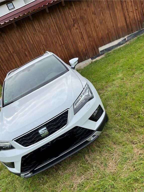 Weiß Gebraucht 2017 Seat Ateca 4Drive SUV | 18.300 € (Guter Preis) - Bild 1/3