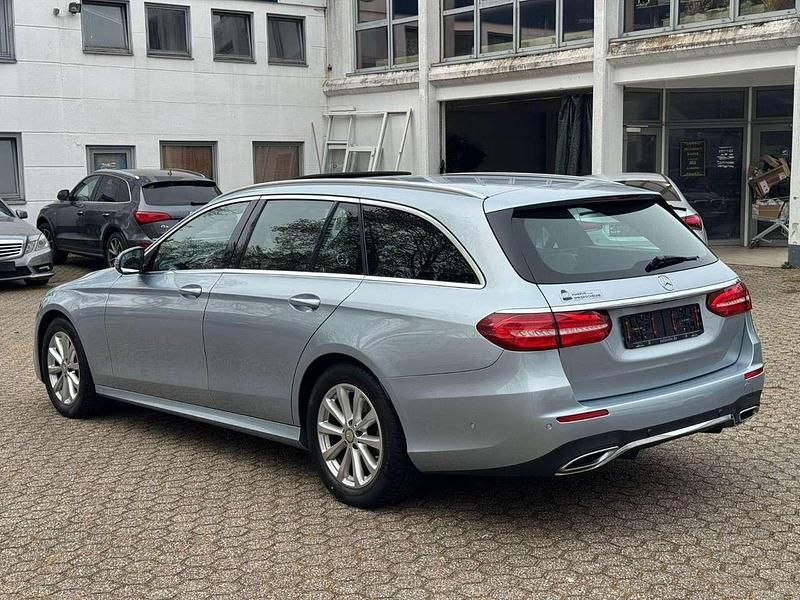 Gebraucht Mercedes E220 AMG line 194 PS (142 kW) 2018 Silber Kombi