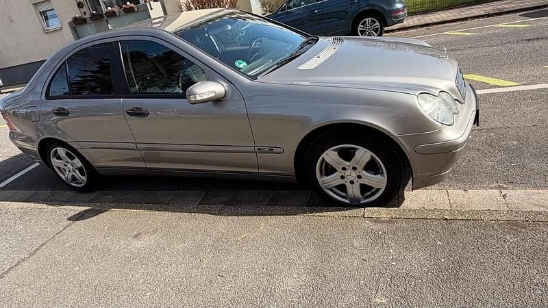 Gebraucht Mercedes C200 163 PS (119 kW) 2003 Andere farben Limousine