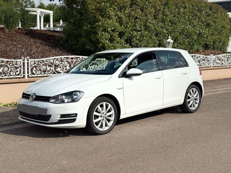 Weiß Gebraucht 2014 VW Golf VII Cup Limousine | 10.950 € (Guter Preis) - Bild 1/4