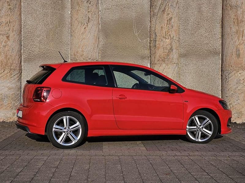 Gebraucht VW Polo LOUNGE 110 PS (80 kW) 2015 Rot Limousine