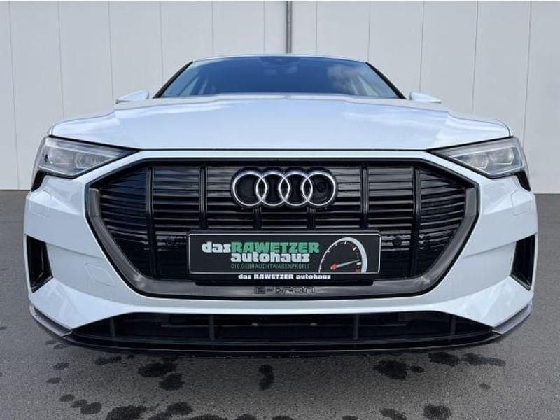 Second-hand Audi e-tron Advanced Plus 300 kW (408 CP) 2023 Alb SUV