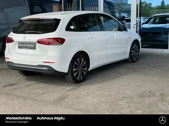Gebraucht Mercedes B250e Style 218 PS (160 kW) 2021 Weiss Kleinwagen