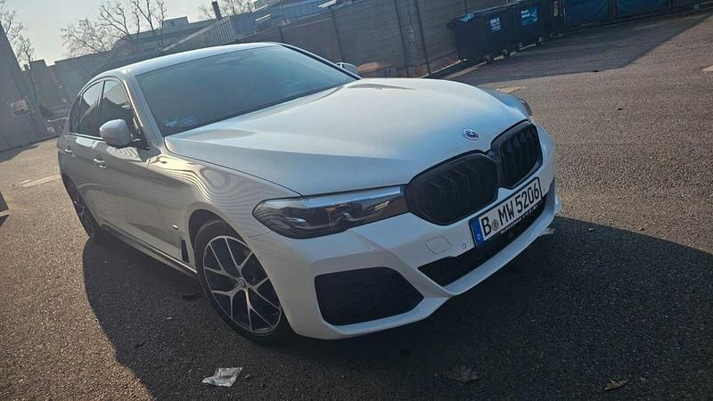Weiß Gebraucht 2023 BMW 520 Performance Limousine | 36.000 € (Guter Preis) - Bild 1/4