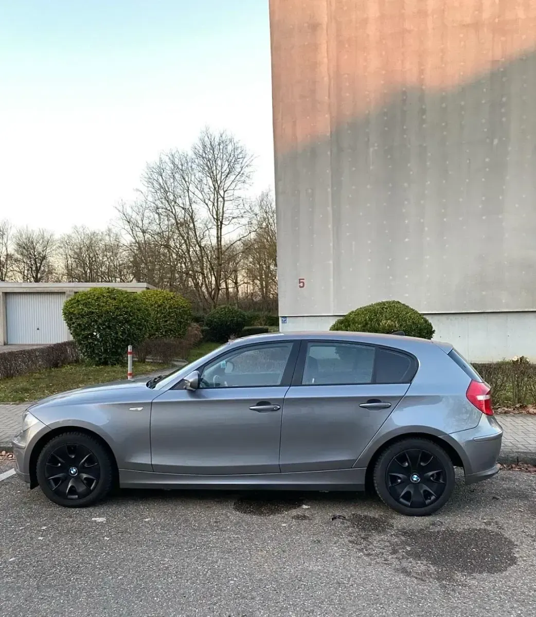 Gebraucht BMW 116 116 PS (85 kW) 2010 Grau Kleinwagen