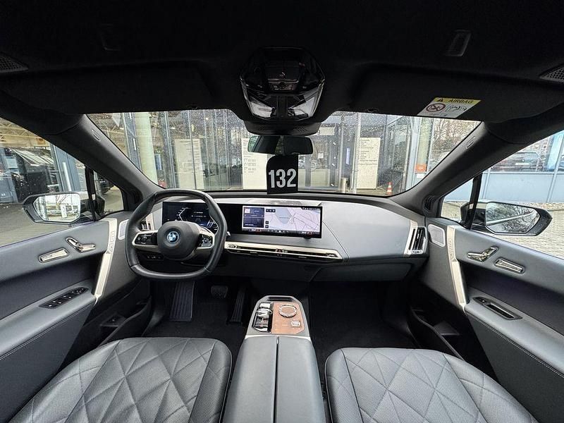 Gebraucht BMW iX Performance 455 kW (619 PS) 2025 Black sapphire SUV