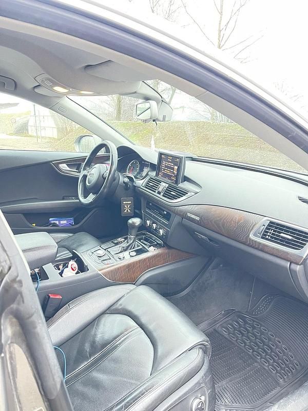 Second-hand Audi A7 245 CP (180 kW) 2011 Auriu Hatchback