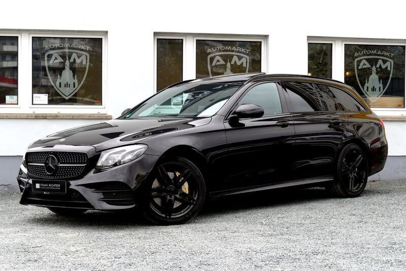 Schwarz Gebraucht 2017 Mercedes E220 AMG line Limousine | 24.990 € (Fairer Preis) - Bild 1/4