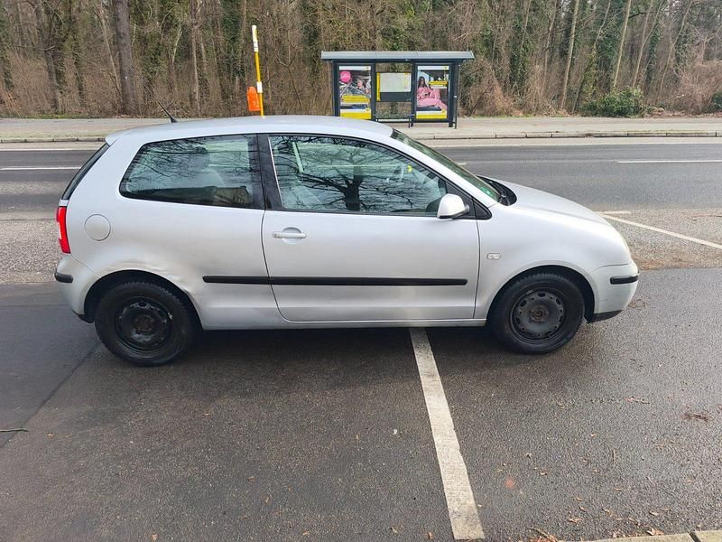 Gebraucht VW Polo 55 PS (40 kW) 2003 Silber Kleinwagen