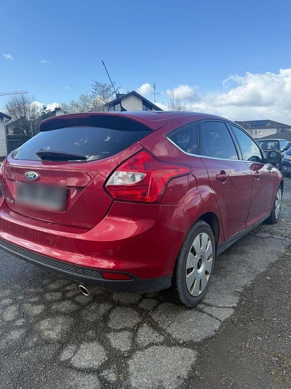 Gebraucht Ford Focus Titanium 163 PS (119 kW) 2014 Rot Kombi