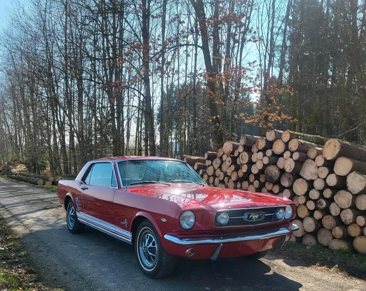 Usata Ford V8 20 CV (14 kW) 1966 Rosso Coupé