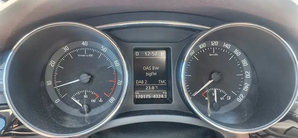 Gebraucht Skoda Superb LAURIN & KLEMENT 260 PS (191 kW) 2014 Schwarz Kombi