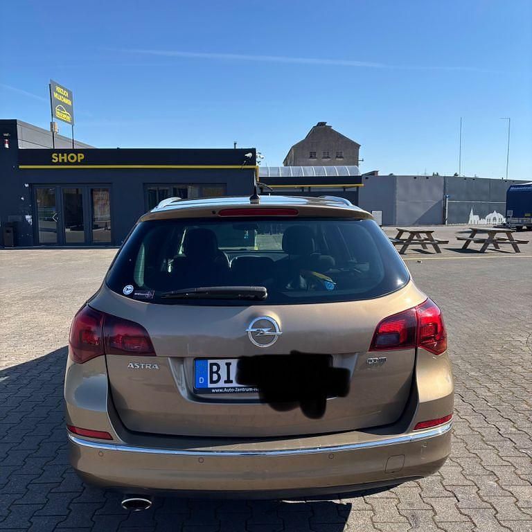 Gebraucht Opel Astra 165 PS (121 kW) 2013 Braun Kombi