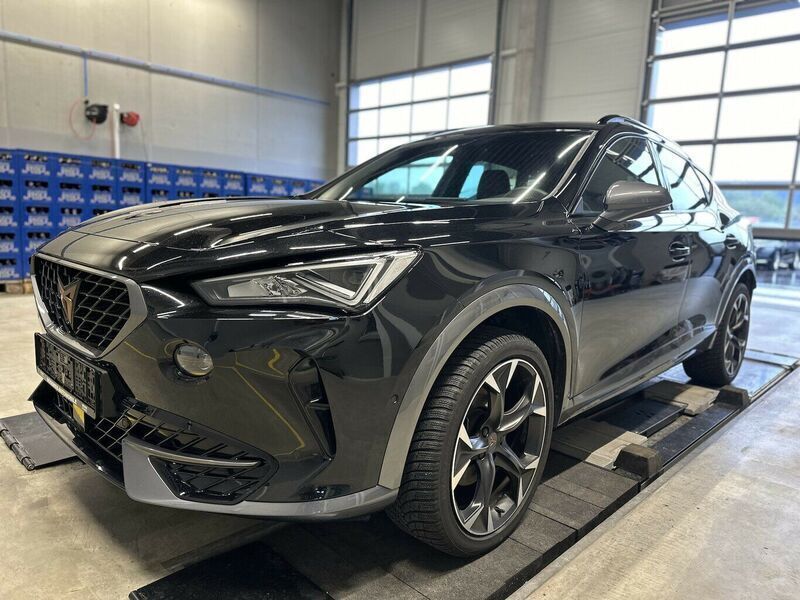 Schwarz (metallic) Gebraucht 2023 Cupra Formentor SUV | 29.900 € (Superpreis) - Bild 1/3