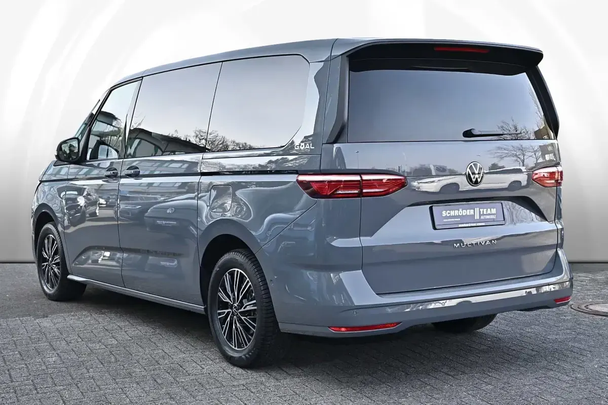 Gebraucht VW Multivan Goal 150 PS (110 kW) 2025 Grau Van / Kleinbus