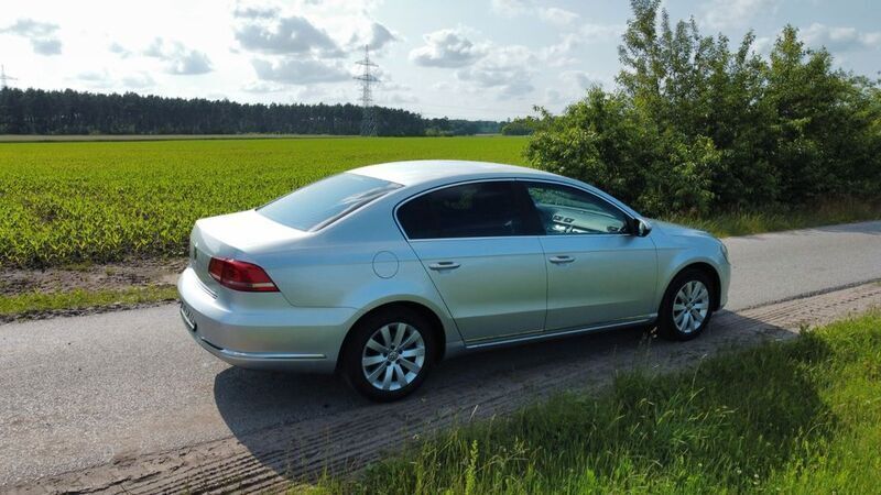 Silber Gebraucht 2012 VW Passat Comfortline Limousine | 6.300 € (Guter Preis) - Bild 1/4