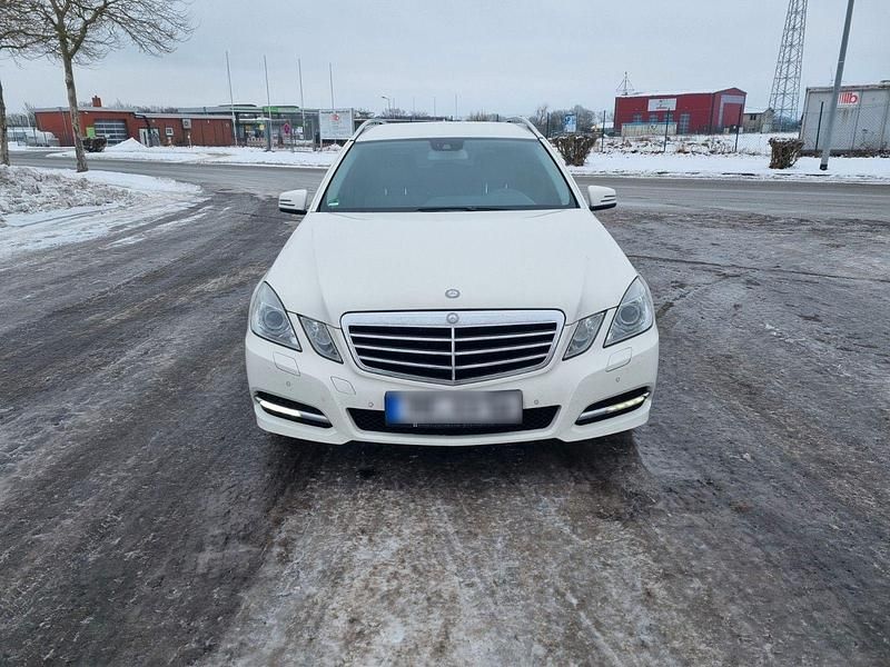 Gebraucht Mercedes E220 Avantgarde 170 PS (125 kW) 2010 Weiß Kombi