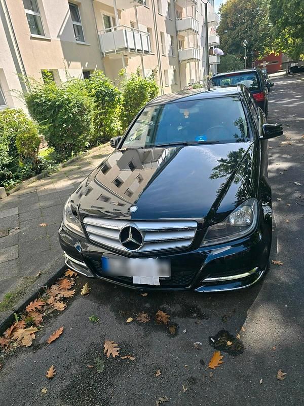 Schwarz Gebraucht 2012 Mercedes 220 Limousine | 11.500 € - Bild 1/4