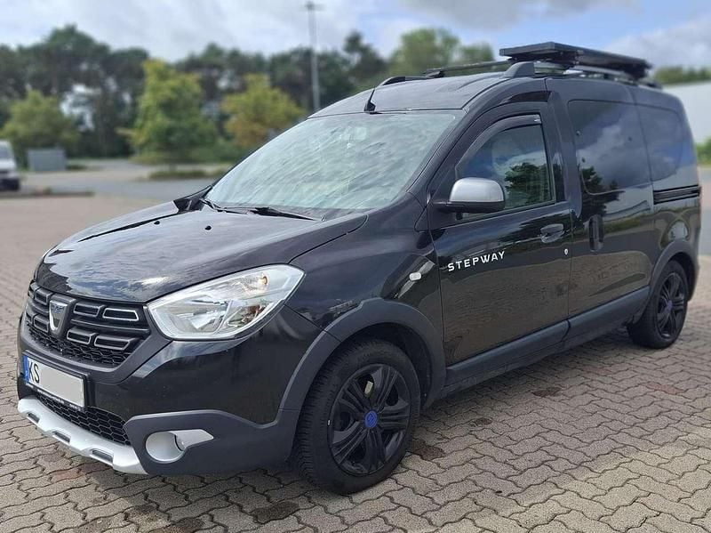 Schwarz Gebraucht 2020 Dacia Dokker Stepway Kombi | 12.900 € (Fairer Preis) - Bild 1/4