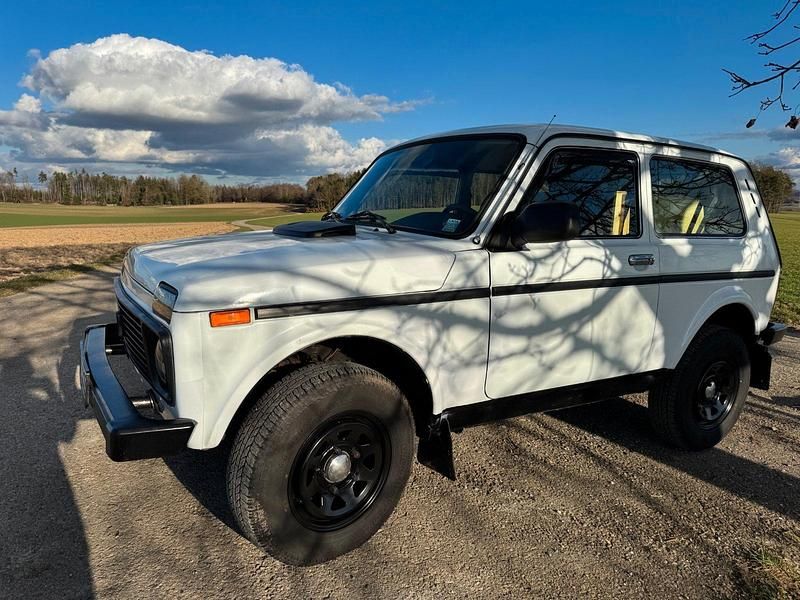 Gebraucht Lada niva 83 PS (61 kW) 2014 Weiß SUV