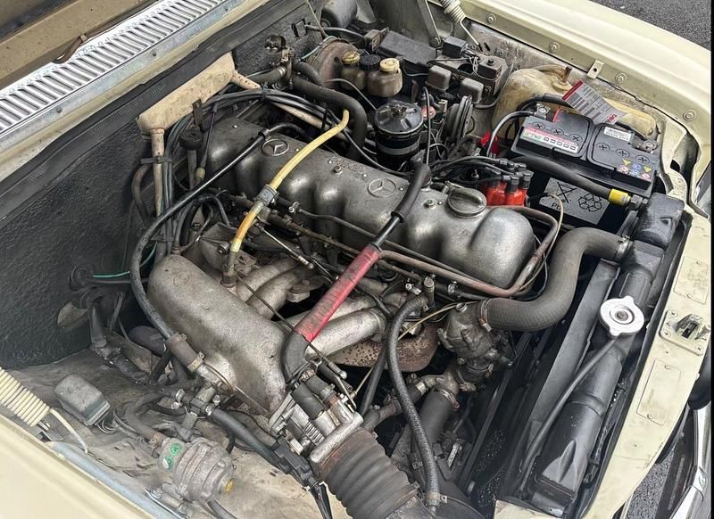 Gebraucht Mercedes W114 150 PS (110 kW) 1970 Beige Coupé