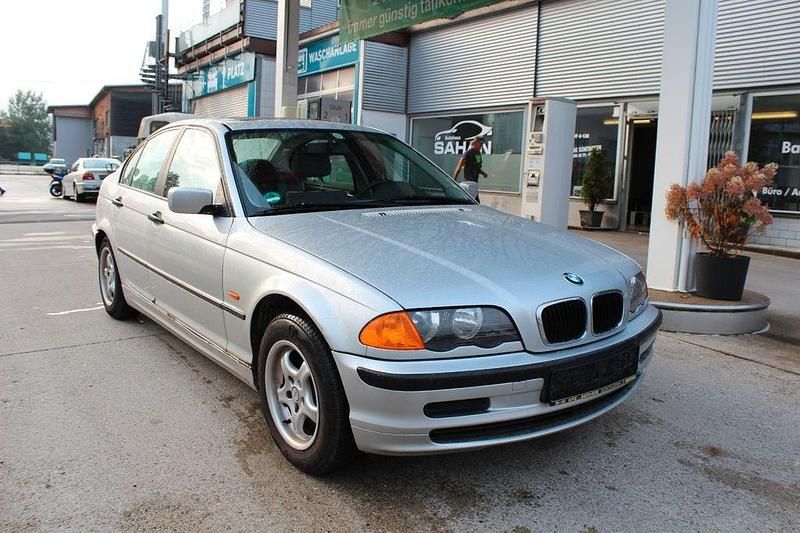 Silber Gebraucht 2000 BMW 318 Limousine | 1.290 € (Superpreis) - Bild 1/4