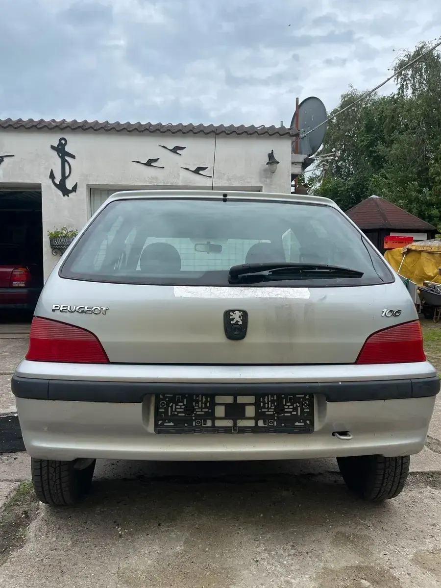 Gebraucht Peugeot 106 60 PS (44 kW) 2001 Silber Kleinwagen